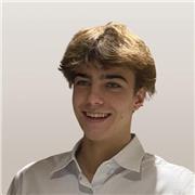 Etudiant en finance faisant des cours de mathématiques