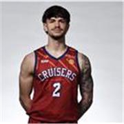 Entrenador personal y jugador profesional de baloncesto, especializado en alto rendimiento y programas personalizados para mejorar