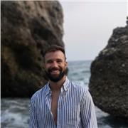 Maestro de Educación Primaria que imparte clases de refuerzo y apoyo en todas las materias