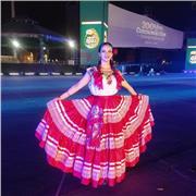 Profesora de danza que imparte técnica folklórica y preparamiento físico