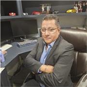 Profesionista con experiencia laboral y docente