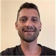 Profesor de guitarra con más de 10 años de experiencia, con programación propia adaptada a las necesidades de cada alumno.