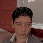 Profesor de apoyo escolar especializado en clases para niños de forma virtual, centradas en sistemas, tecnología