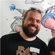 i'm a 3d artist for videogames with 9 years of experience. and i can teach how to crate props and weapons for videogames