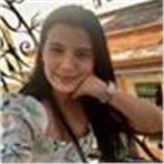 Profesor de ciencias sociales imparte clases a niños de todas las edades