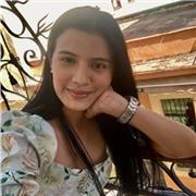 Profesor de ciencias sociales imparte clases a niños de todas las edades