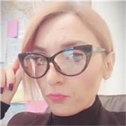 Sono una formatrice che ama vedere i progressi di chi vuole imparare e superare interrogazioni ed esami.