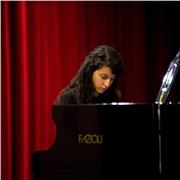 Laureata in Conservatorio con diversi anni di esperienza nell'insegnamento, offro lezioni di pianoforte
