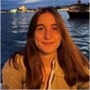 Diplomata offre lezioni in Inglese, italiano, matematica, francese, storia, geografia, filosofia