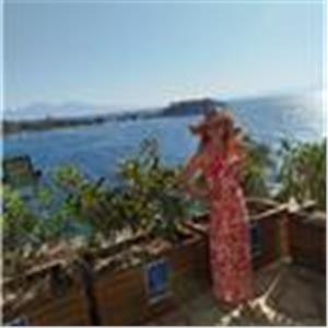 Elife Hazal Kurtel