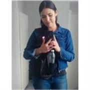 Profesora de inglés imparte clases a niños de todas las edades y niveles de conocimiento