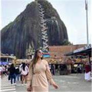 Profesora de ciencias sociales y ciencias naturales para la edad escolar hasta bachillerato