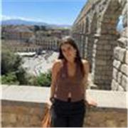 Estudiante de 2o de bachillerato ofrece clases particulares de inglés, catalán y castellano e incluso de matemáticas (estas para alumnos de primaria o primeros cursos de la Eso). Me considero una persona muy responsable y divertida que puede hacer de unas