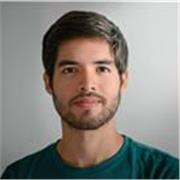 Profesor con grado en comunicación audiovisual y 15 años de experiencia en fotografía.