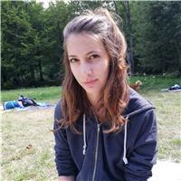 Studentessa al terzo anno di logopedia, diploma liceo linguistico