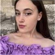Ho una magistrale in Scienze Pedagogiche con una formazione sociale e filosofica; appassionata delle scienze umane in generale