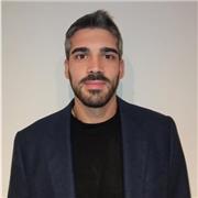 Mi sono laureato in storia alla magistrale e insegno storia filosofia italiano e geografia a studenti delle medie e delle superiori