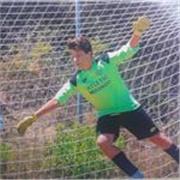 Ex jugador de futbol 11 con gran conocimiento del deporte, posición de portero, y un gran trato con los niños pequeños
