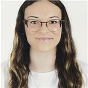 Estudiante de pedagogía muy simpática y alegre para animar a los más pequeños