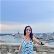 Profesora con experiencia enseñando desde niños hasta adultos. Con flexibilidad de materias y pasión por las humanidades y las lenguas.