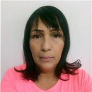 La docente de historia imparte clase a todos las edades