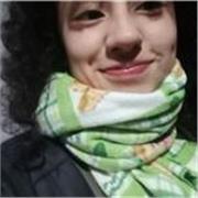 Profesora de Ciencia y tecnología que imparte clases a niños y adolescentes de primaria y secundaria