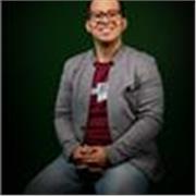 Filólogo hispanohablante, especialista en FLE, examinador-corrector de exámenes DELF y traductor trilingüe (ES-FR-EN).