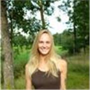 Hi there! I am Maja. A Swedish yoga teacher in Hatha and YinYoga. I love including breath-work and singing in my classes. 