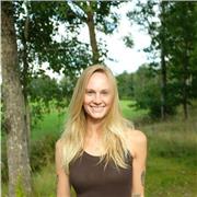 Hi there! I am Maja. A Swedish yoga teacher in Hatha and YinYoga. I love including breath-work and singing in my classes.