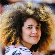 Graduada en Bellas Artes en Milano. Ofrezco mi conocimiento en Dibujo Artístico, Ilustración tradicional y digital.