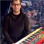 Esploriamo il mondo della musica insieme: lezioni di pianoforte e solfeggio per tutti i livelli.