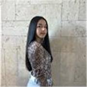 Soy estudiante de diseño de modas apunto de graduarme , me encanta el arte y la historia. 