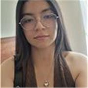 Profesora de inglés básico imparte clases para todas las edades