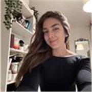 Soy entrenadora online , me encanta el entrenamiento de fuerza ya que es la base para ser más fuertes y vernos mejor!