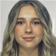 Mi chiamo Veronica, sono una studentessa universitaria all’ultimo anno di lingue e culture europee LCE Unimore.