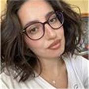 Insegnante di yoga, pilates e stretching offre percorsi di videolezioni