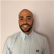 Soy una persona activa y sociable con gran dominio de la lengua inglesa, poseo certificado de inglés B1, he vivido varios años en Londres, Chicago y Nueva York y actualmente en el mes de julio me examino para obtener la certificación del nivel C1