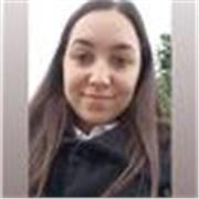 Ragazza diplomata offre aiuto per ripetizioni ai ragazzi delle elementari e medie