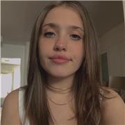 Profesora de francés a alumnos que necesiten refuerzo, alguien con quien hablar francés, o ayudar con los deberes. Soy francesa y española, y he estudiado en el Liceo francés de Barcelona, tengo la doble titulación BAC (Baccalaureat)