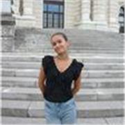 Responsable y con ganas de enseñar a niños.