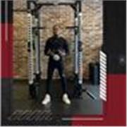 Als Online-Fitness Lehrer und Personal Trainer für Studenten übernehme ich die Verantwortung, individuelle Trainingspläne. 