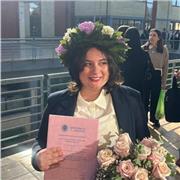 Laureata in Mediazione Linguistica, in continua formazione, impartisce lezioni di inglese a bambini e adulti, a Taranto e online.