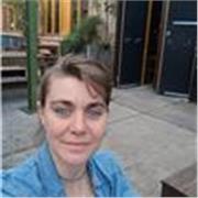 Emprendedora nivel de inglés avanzado (C2) con más de 7 años de experiencia trabajando con clientes internaciones. 