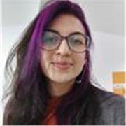Profesora de Lengua Castrllana, Filosofía y literatura da clases a niños y niñas de todas las edades
