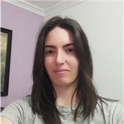 Profesora de humanidades (inglés, latín, griego, lengua y literatura, alemán y filosofía) da clase a chicos/as de instituto, bachillerato y grado