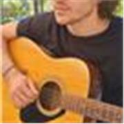 Offro lezioni di chitarra online individuali, sono un'insegnante ormai da 3 anni ed ho molta esperienza!
