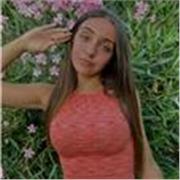 Studentessa di Lettere, diplomata a giugno presso il Liceo Linguistico propone lezioni di Inglese, Spagnolo e Italiano.