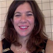 Enseignante/artiste qui donne des cours de français, espagnol, anglais