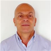 Profesor colombiano de Español nativo da clases a extranjeros que desean mejorar su nivel de Español