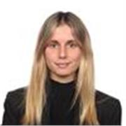 Profesora de Derecho apta para todas las edades y niveles.